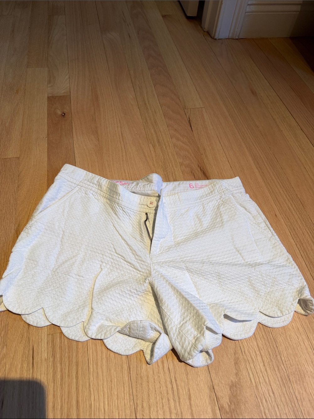 Lilly Pulitzer Textured Scallop-Hem Women's Skort Shorts in White size 6